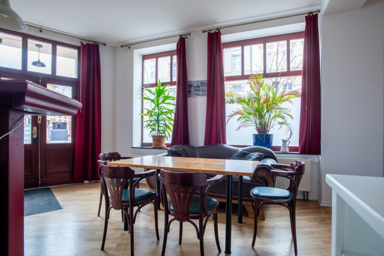 Alt-Berliner Eckkneipe - "Feuchte Ecke" Apartment Exterior photo